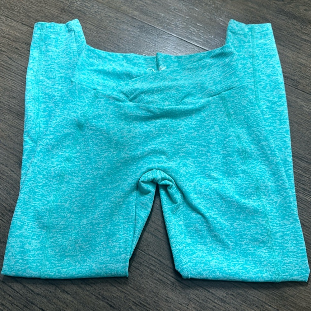 Like new Bombshell leggings. Turquoise color. Scrunch butt. Size Med